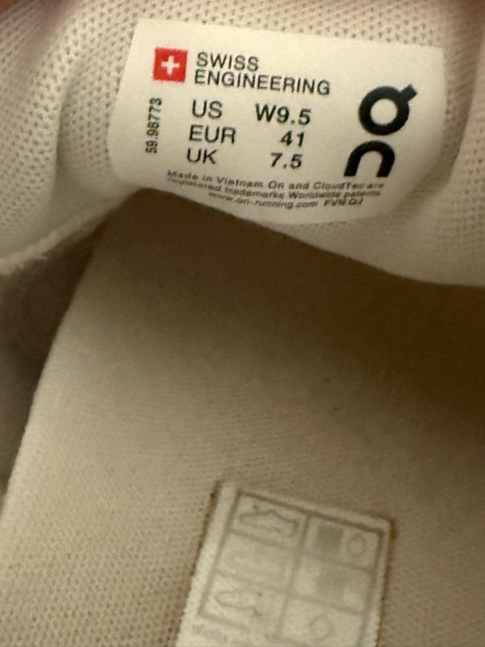 On Cloud 5 Women's Running Shoes Pearl White EU 41 US 9.5 Lightweight - Picture 7 of 8